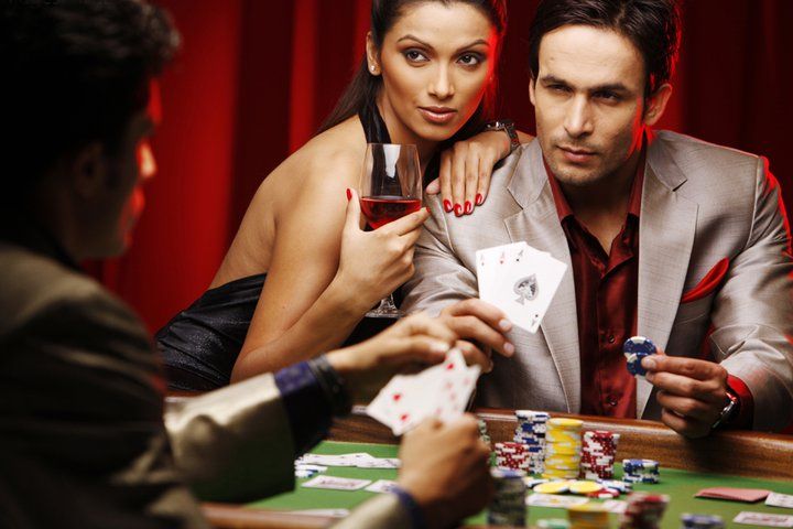 Ceme Online table with live dealer and multi-player seating on london 69